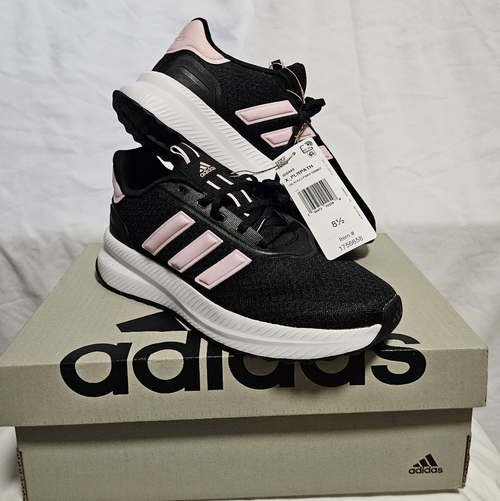 NWT Womans Adidas sneakers size 8 1/2